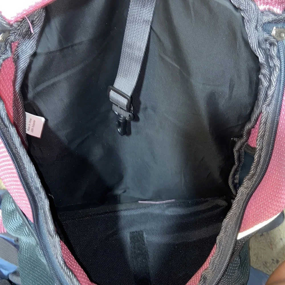Like new Pet small dog or cat Carrier Backpack.